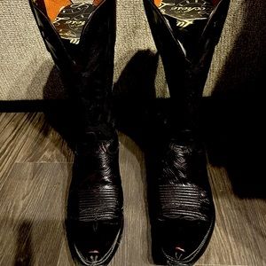 Beautiful Lucchese Womens Cowboy boots!